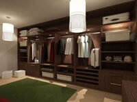 Классическая гардеробная комната из массива с подсветкой Нижнекамск